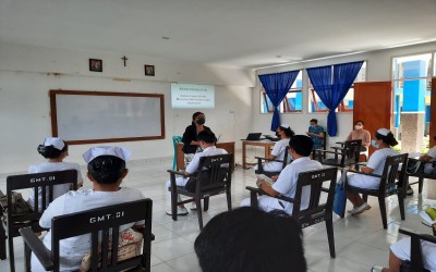 Layanan Bimbingan Karir : Program Caregiver Jepang dari Naoshin Training Centre